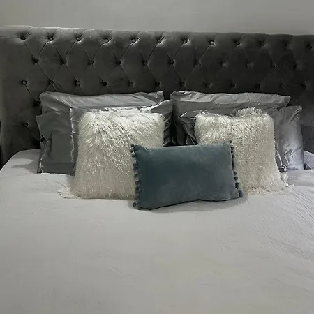 Grand Luxury City Apartment London