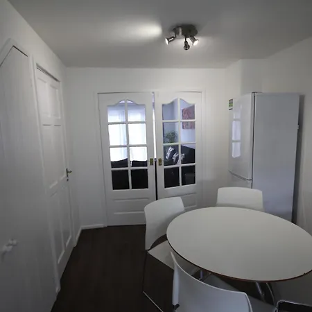 Charnwood Place Holiday home Hillingdon