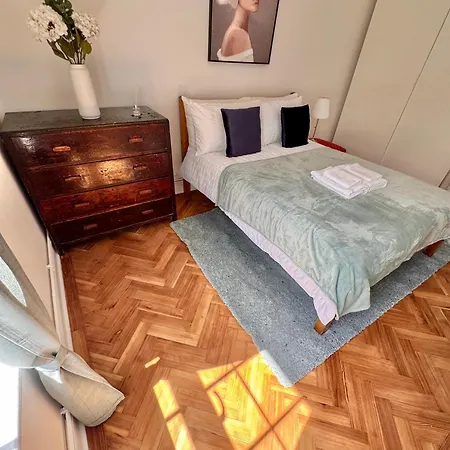 Victorian Amazing Three Bedroom *