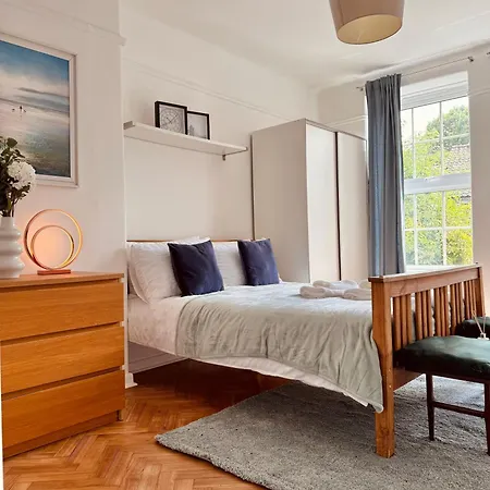Victorian Amazing Three Bedroom * London