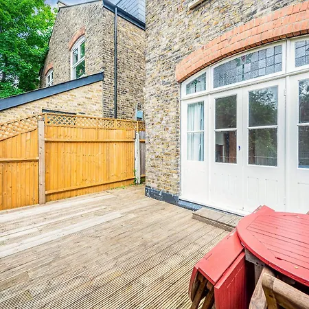Holiday home Pass The Keys Wonderful Six Bed Victorian In *