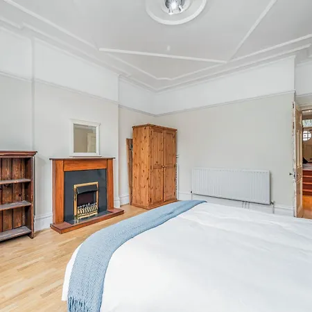 Pass The Keys Wonderful Six Bed Victorian In Holiday home London