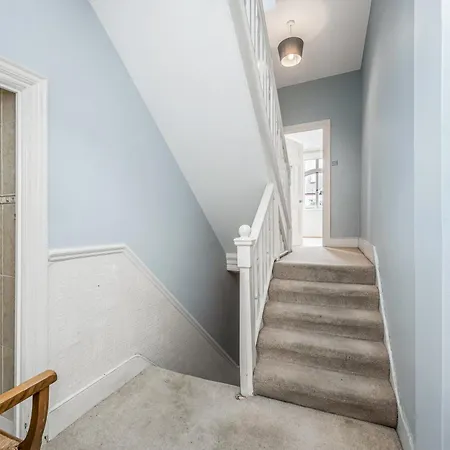 Holiday home Pass The Keys Wonderful Six Bed Victorian In London