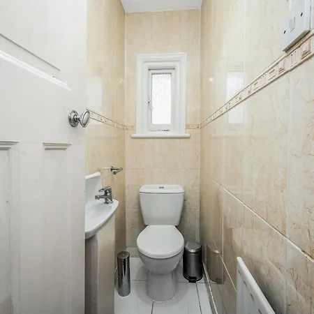Holiday home Pass The Keys Wonderful Six Bed Victorian In *