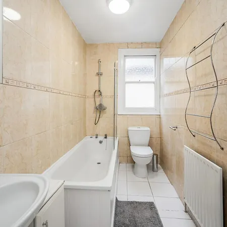Holiday home Pass The Keys Wonderful Six Bed Victorian In London