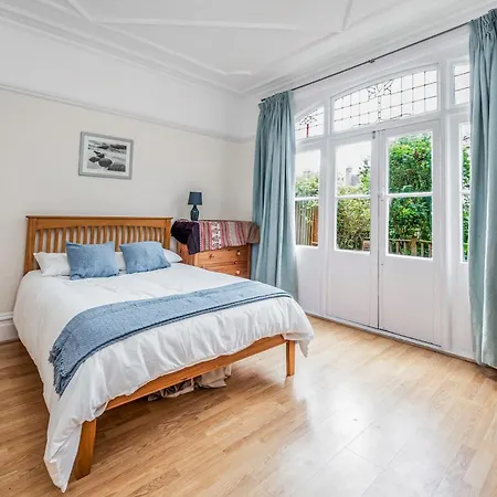 Pass The Keys Wonderful Six Bed Victorian In Holiday home *