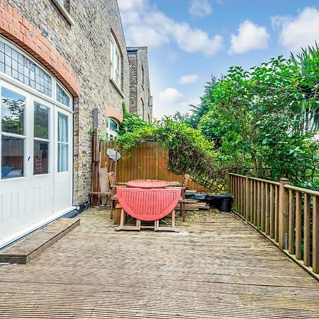 Holiday home Pass The Keys Wonderful Six Bed Victorian In London