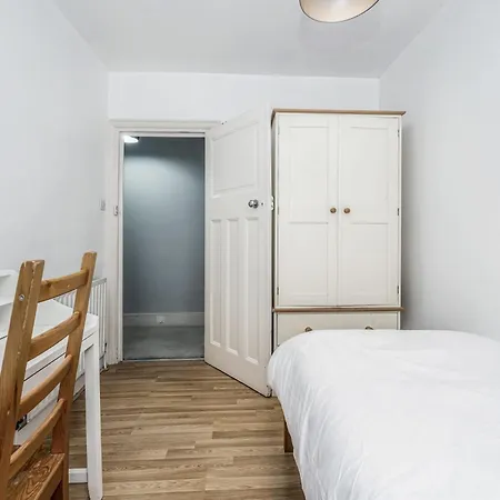 Holiday home Pass The Keys Wonderful Six Bed Victorian In