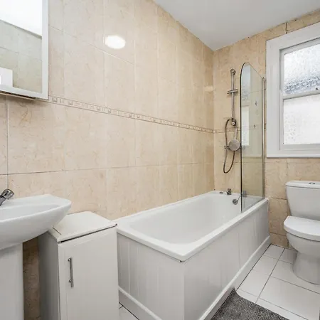 Pass The Keys Wonderful Six Bed Victorian In Holiday home London