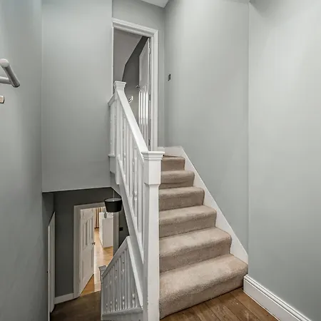 Pass The Keys Wonderful Six Bed Victorian In Holiday home *