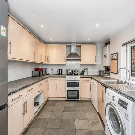 Pass The Keys Wonderful Six Bed Victorian In Holiday home London