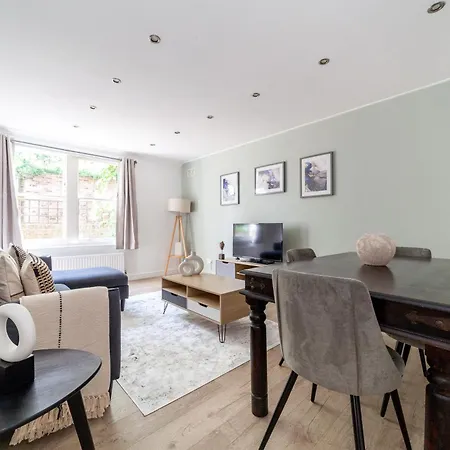The Clapham Common Apartment