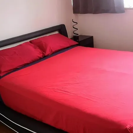 Cozy And Warm Family Holiday home South Norwood