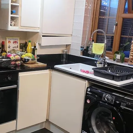 Cozy And Warm Family * South Norwood