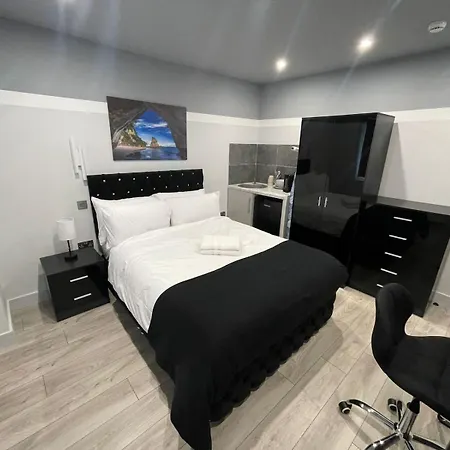 Letzi Private En-suite, Near Heathrow Airport T3 Guest house Hayes (Greater London)