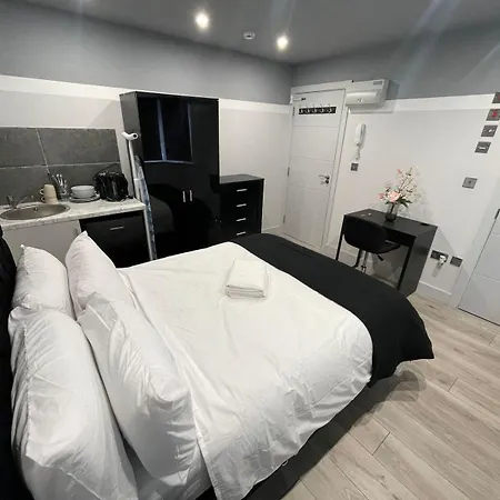 Guest house Letzi Private En-suite, Near Heathrow Airport T3 Hayes (Greater London)