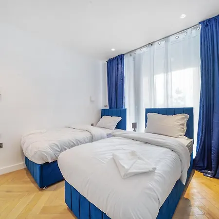 The Zurich Apartment, 6 Beds, 15mins To London, 10mins Wembley Stadium Apartment