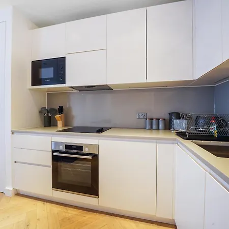 The Zurich Apartment, 6 Beds, 15mins To London, 10mins Wembley Stadium