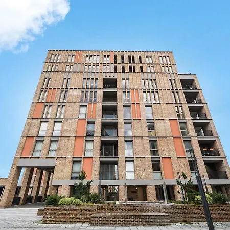 The Zurich Apartment, 6 Beds, 15mins To London, 10mins Wembley Stadium Apartment *