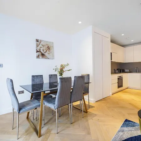Apartment The Zurich Apartment, 6 Beds, 15mins To London, 10mins Wembley Stadium London
