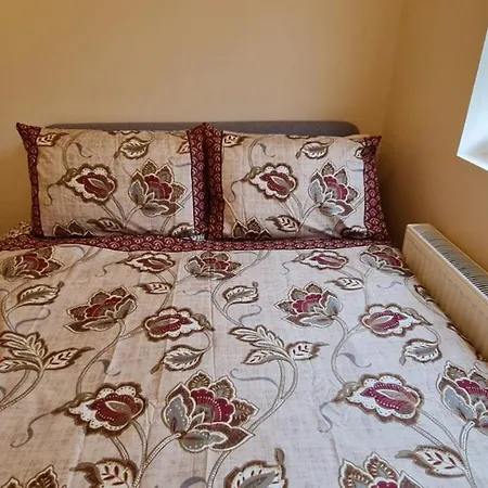 Apartment London Luxury 3 Bedroom Large Apartment, Aircon, Free Parking, Station 4 Mins Walk