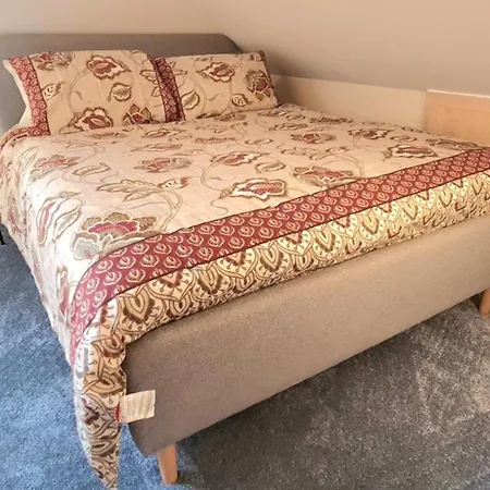 Apartment London Luxury 3 Bedroom Large Apartment, Aircon, Free Parking, Station 4 Mins Walk *