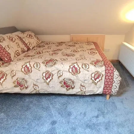 London Luxury 3 Bedroom Large Apartment, Aircon, Free Parking, Station 4 Mins Walk Apartment