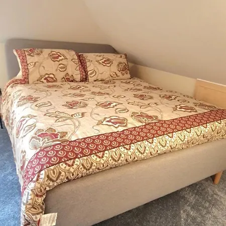 London Luxury 3 Bedroom Large Apartment, Aircon, Free Parking, Station 4 Mins Walk Apartment