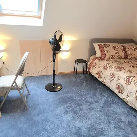 Apartment London Luxury 3 Bedroom Large Apartment, Aircon, Free Parking, Station 4 Mins Walk Ilford