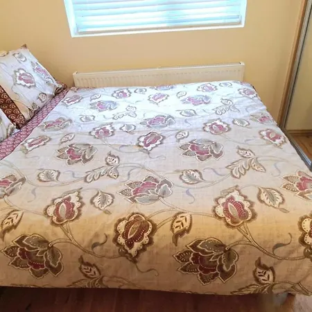 Apartment London Luxury 3 Bedroom Large Apartment, Aircon, Free Parking, Station 4 Mins Walk Ilford