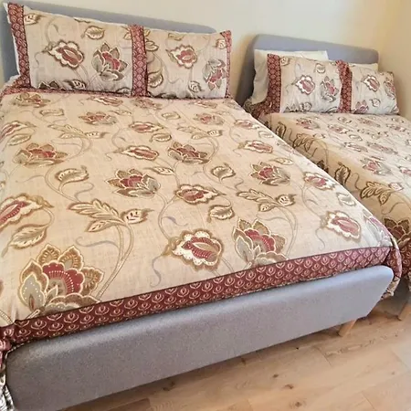 Apartment London Luxury 3 Bedroom Large Apartment, Aircon, Free Parking, Station 4 Mins Walk Ilford