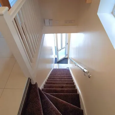 Apartment London Luxury 3 Bedroom Large Apartment, Aircon, Free Parking, Station 4 Mins Walk Ilford