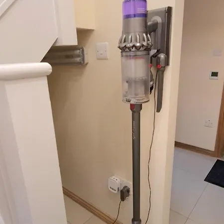 Apartment London Luxury 3 Bedroom Large Apartment, Aircon, Free Parking, Station 4 Mins Walk Ilford