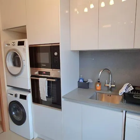 Apartment London Luxury 3 Bedroom Large Apartment, Aircon, Free Parking, Station 4 Mins Walk