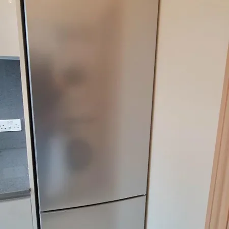 Apartment London Luxury 3 Bedroom Large Apartment, Aircon, Free Parking, Station 4 Mins Walk Ilford