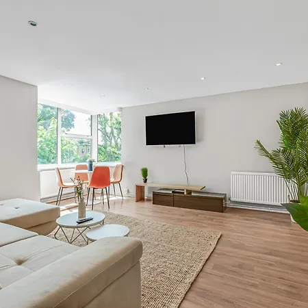 Putney Bridge Hideaway Apartment *