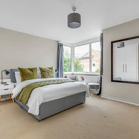 Putney Bridge Hideaway Apartment London