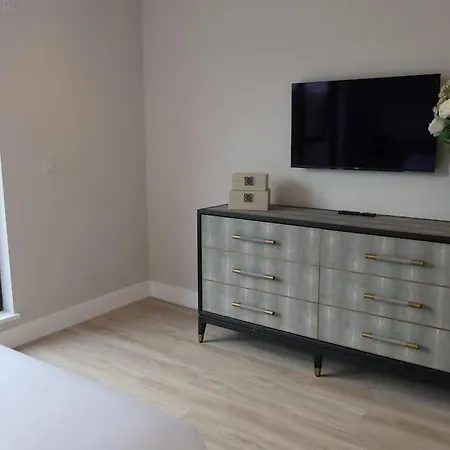 New Luxury Penthouse With 2 Bedrooms & 2 Bathrooms