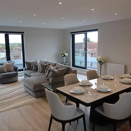 New Luxury Penthouse With 2 Bedrooms & 2 Bathrooms Apartment