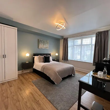 Madonna Halley Hotel 2*