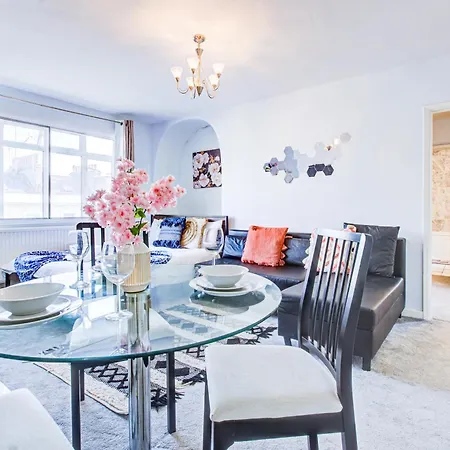 Victoria Family In Central Apartment *