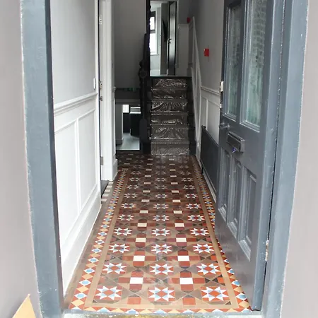 Luxury In Vibrant Area Homestay *