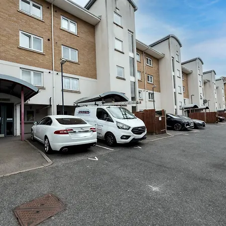 Windrush Court - Stunning Penthouse With River Views Near Stn Pass The Keys * Erith