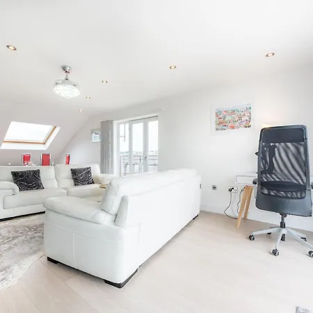 Windrush Court - Stunning Penthouse With River Views Near Stn Pass The Keys Apartment Erith
