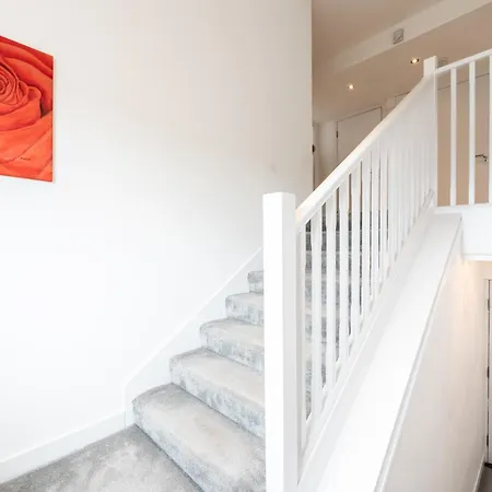 Windrush Court - Stunning Penthouse With River Views Near Stn Pass The Keys
