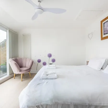 Windrush Court - Stunning Penthouse With River Views Near Stn Pass The Keys Apartment Erith