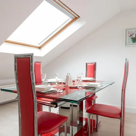 Apartment Windrush Court - Stunning Penthouse With River Views Near Stn Pass The Keys Erith