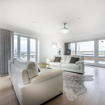 Windrush Court - Stunning Penthouse With River Views Near Stn Pass The Keys Erith