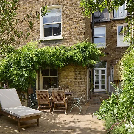 Holiday home Veeve - Enchanting Garden Getaway *
