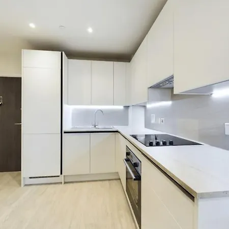 Luxury & Bright Apartment-near Tube & Shops -gym Access * Hatch End